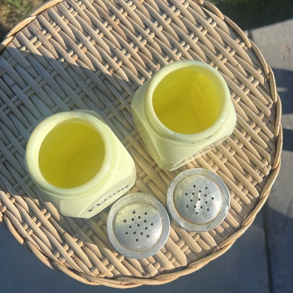 1930 McKee Glass Co, Seville Sugar Flour Shaker Set Custard Yellow Uranium Glass - Picture 8 of 13